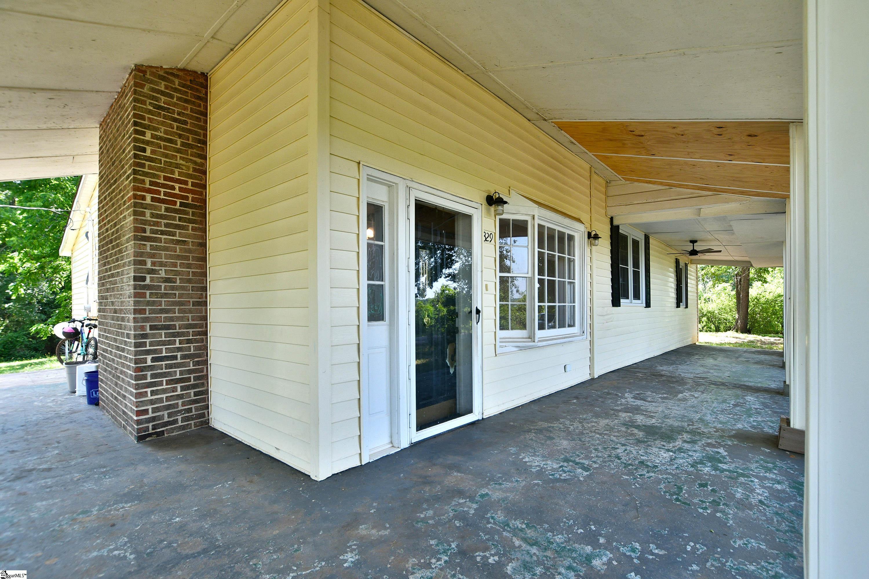 329 Aiken Road Woodruff, SC 29388 - Photo 3 of 24