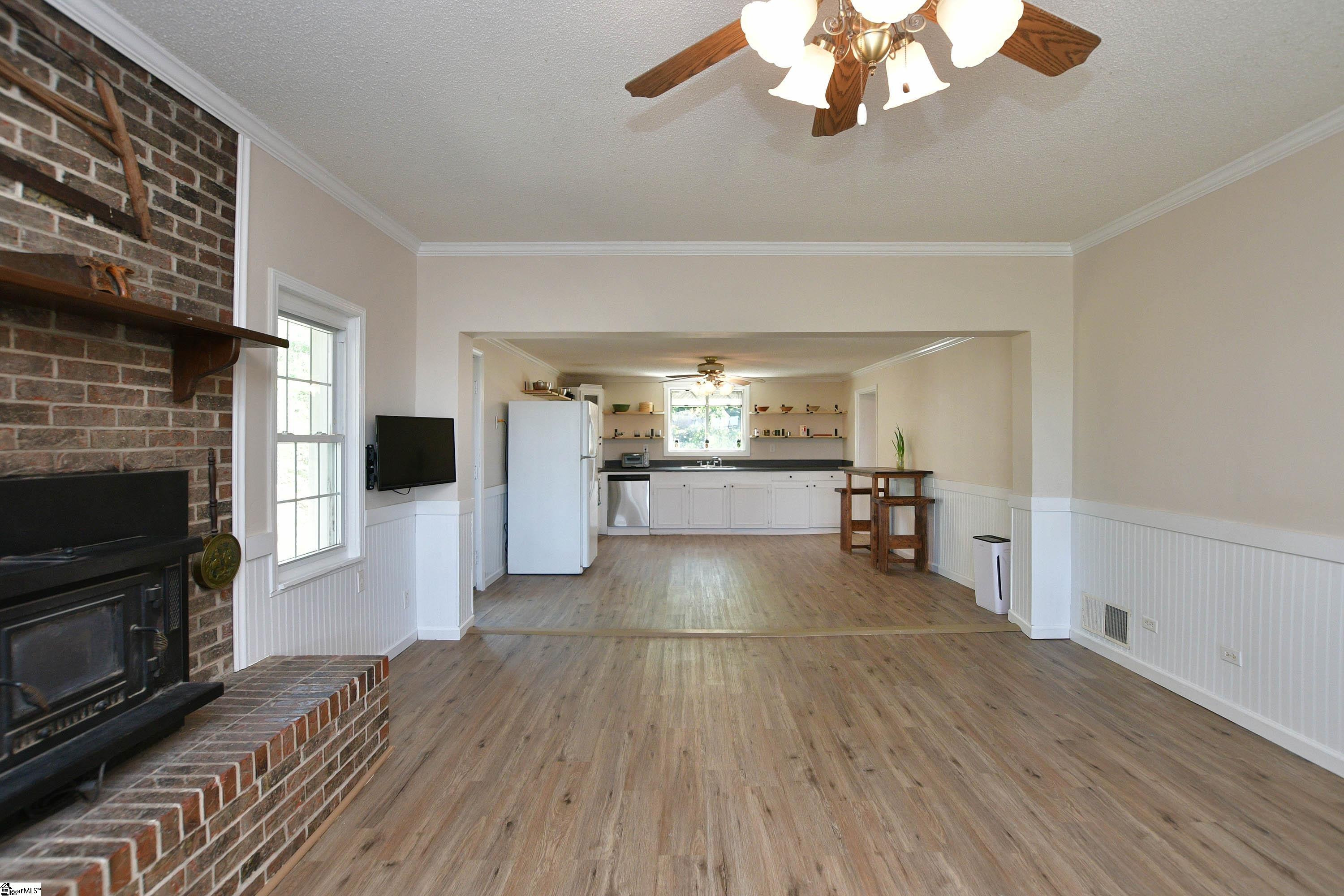 329 Aiken Road Woodruff, SC 29388 - Photo 6 of 24
