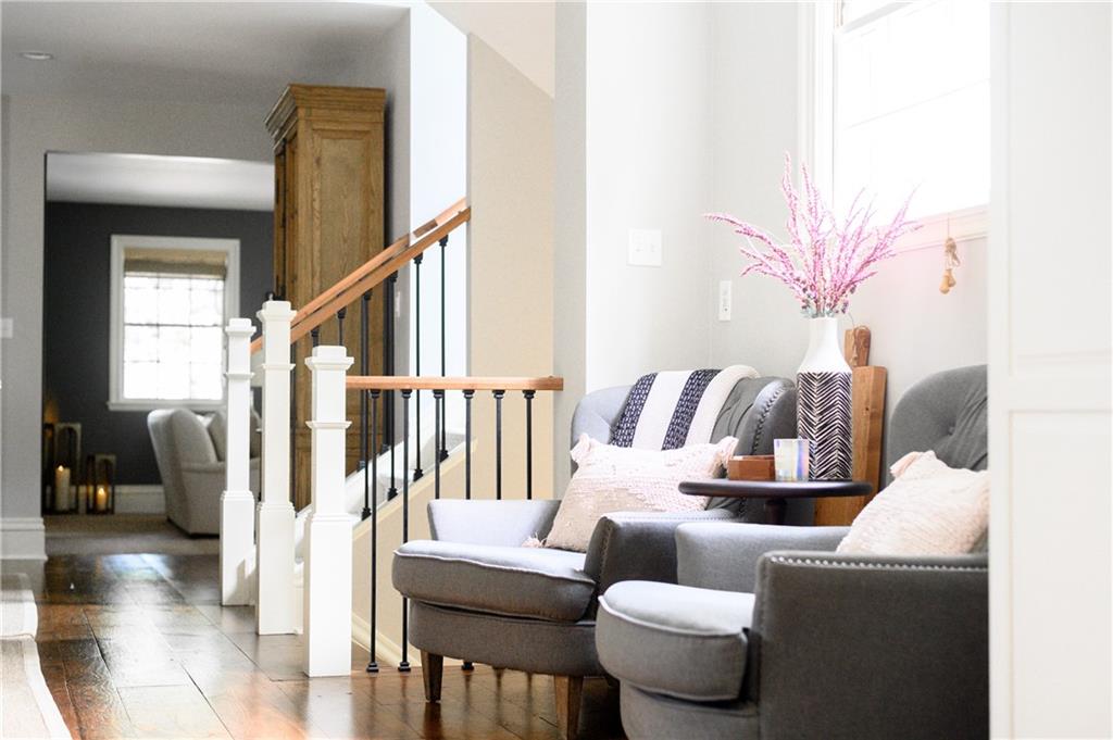 607 Davis Lane Sewickley, PA 15143 - Photo 21 of 43 a living room with furniture and a potted plant