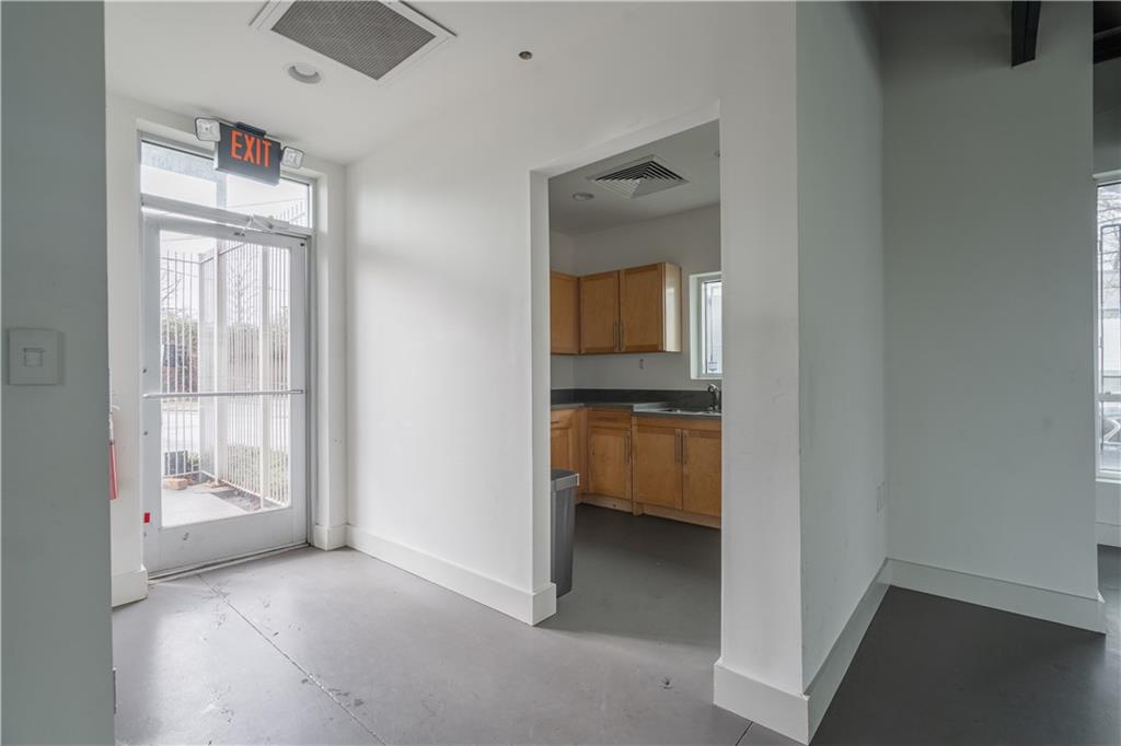 692 10th Street Northwest Atlanta, GA 30318 - Photo 12 of 38