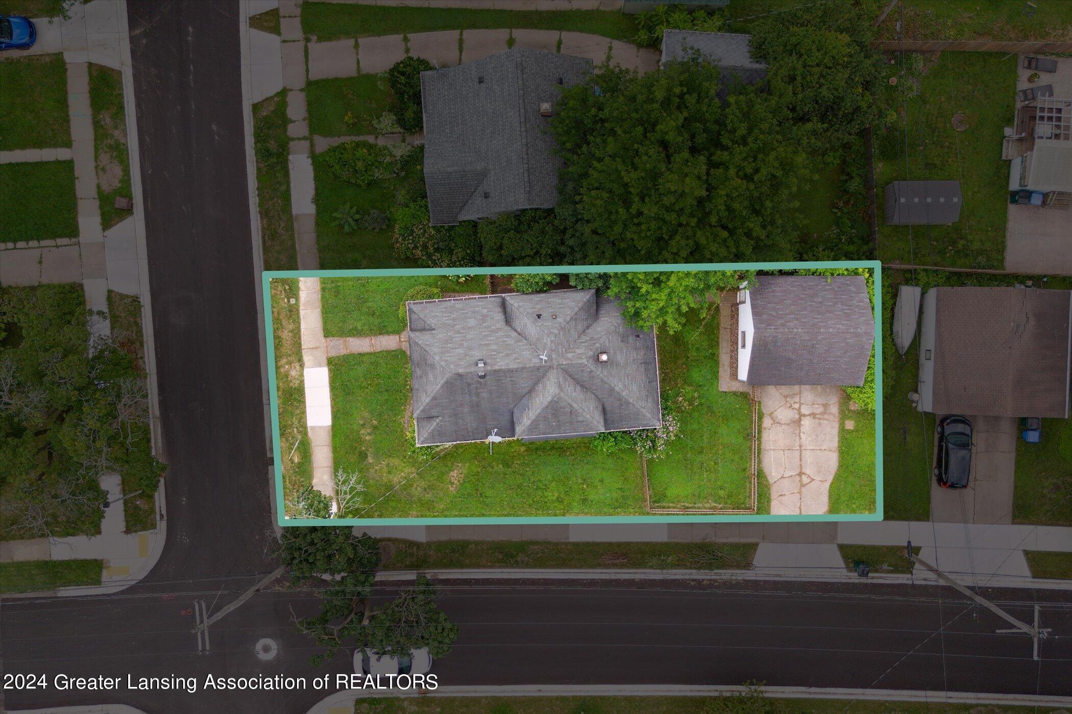 2400 Strathmore Road Lansing, MI 48910 - Photo 43 of 44 10-2400-Strathmore-Rd-Lansing-MI-48910-W