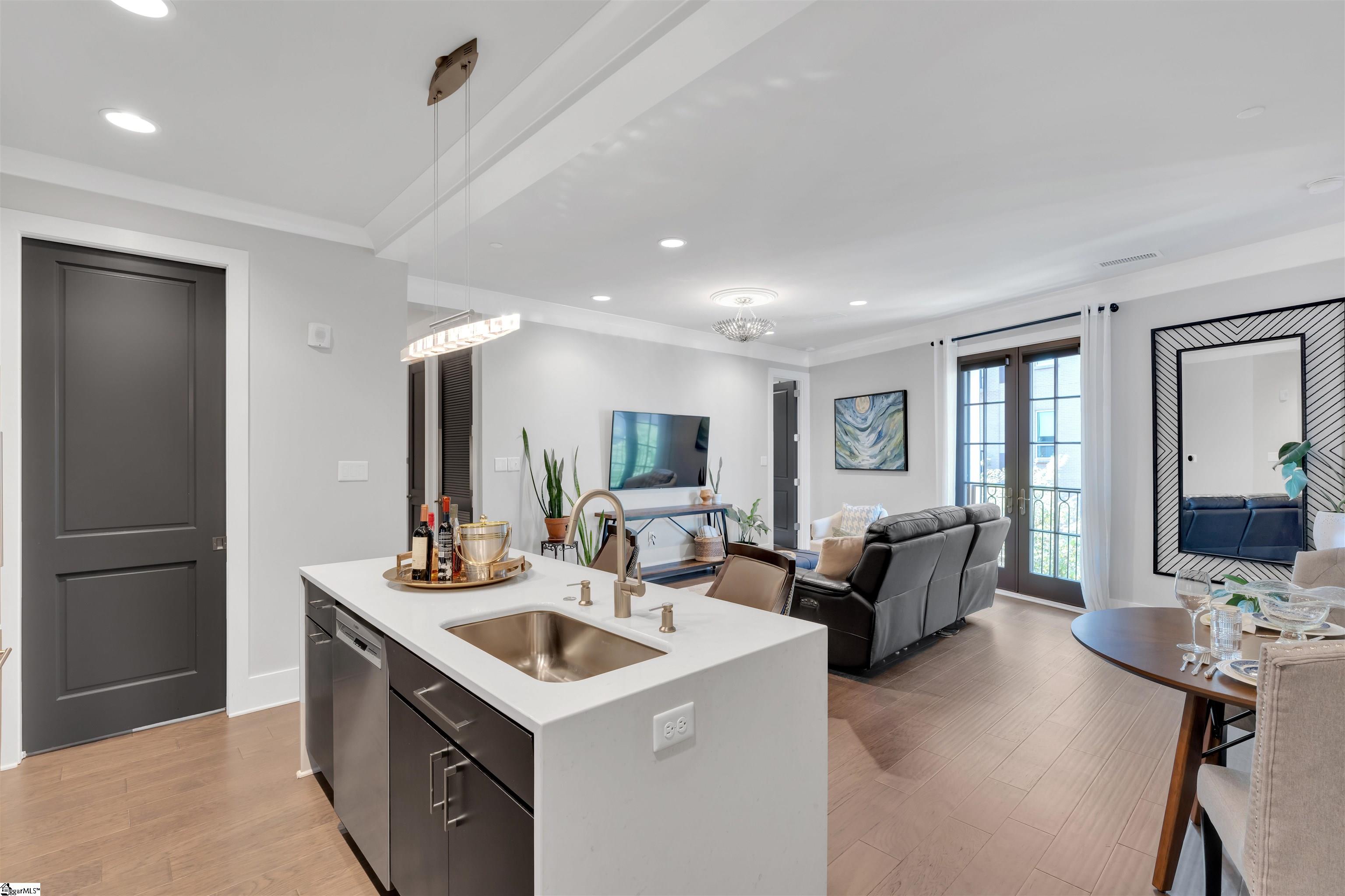 121 Rhett Street, Unit 302 Greenville, SC 29601 - Photo 11 of 31 Gallery Image 11