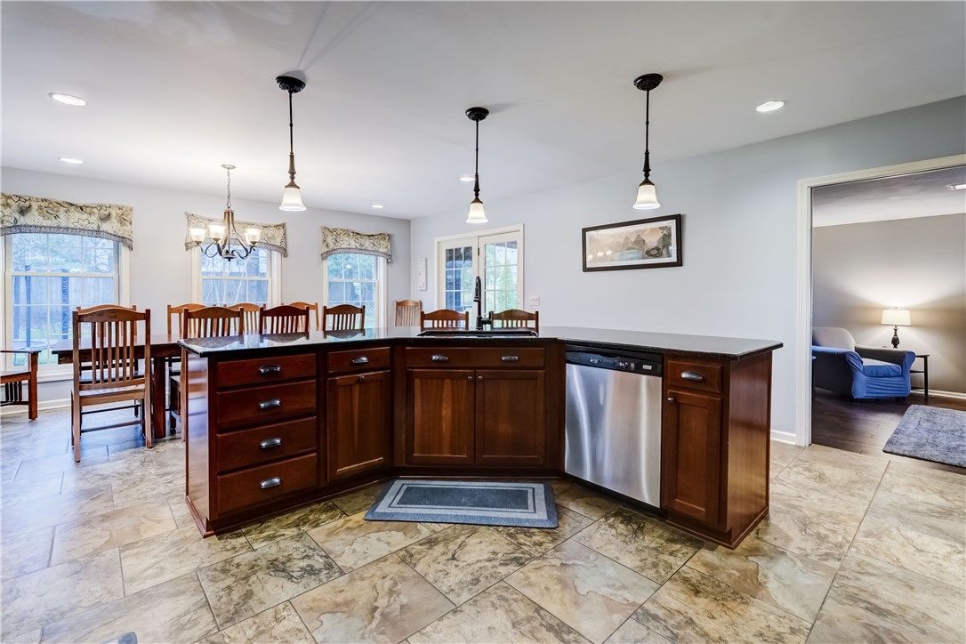 71 Clarkes Crossing Perinton, NY 14450 - Photo 4 of 31