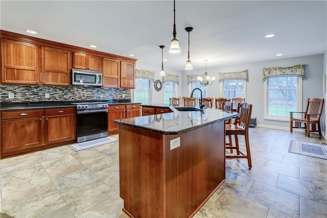 71 Clarkes Crossing Perinton, NY 14450 - Photo 6 of 31