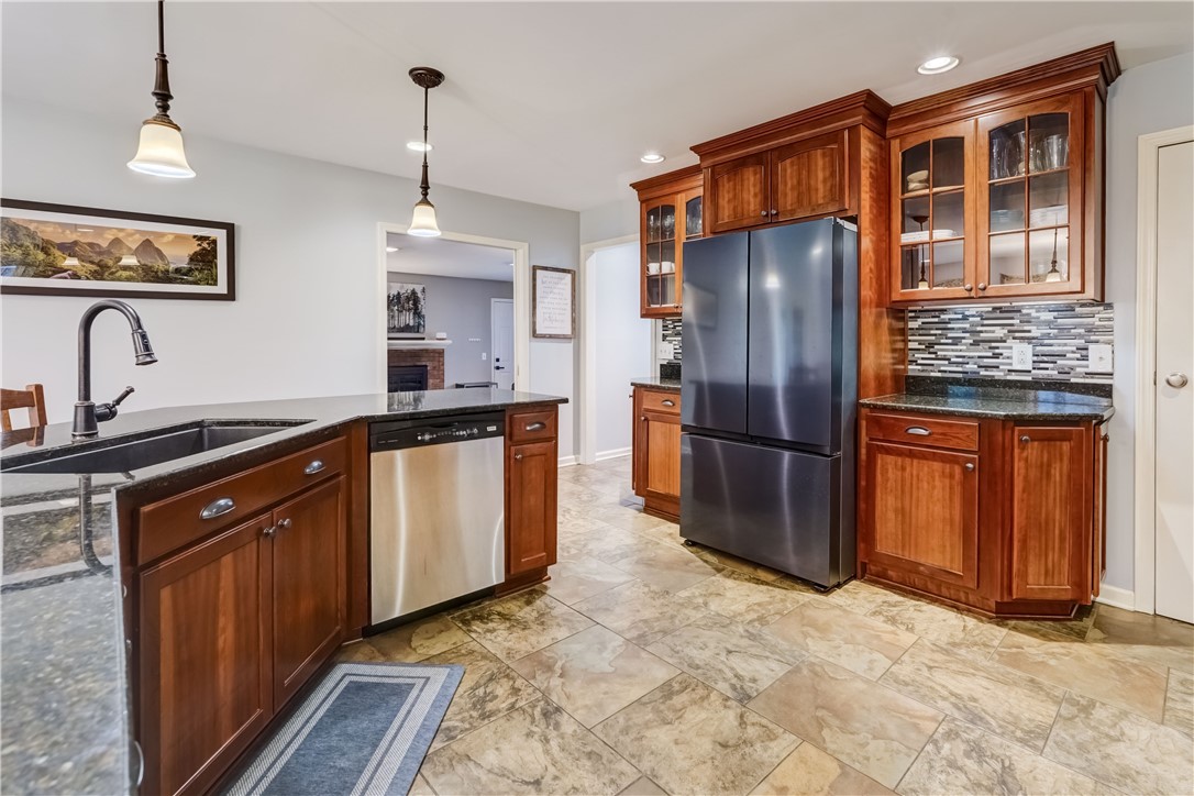 71 Clarkes Crossing Perinton, NY 14450 - Photo 8 of 31