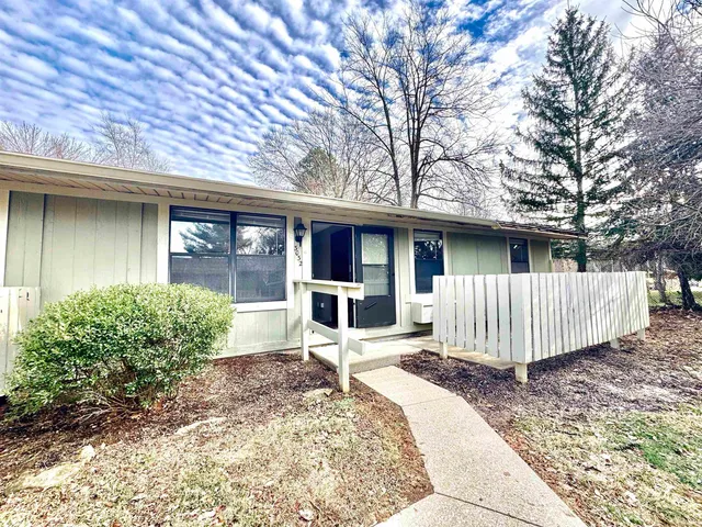 $1,060 | 3032 East Amy Lane, Bloomington, IN 47408
