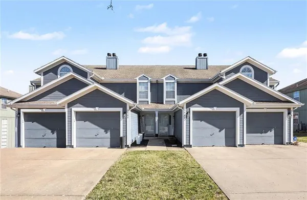 $225,000 | 5581 Northwest Sunrise Meadow Lane, Lee's Summit, MO 64064