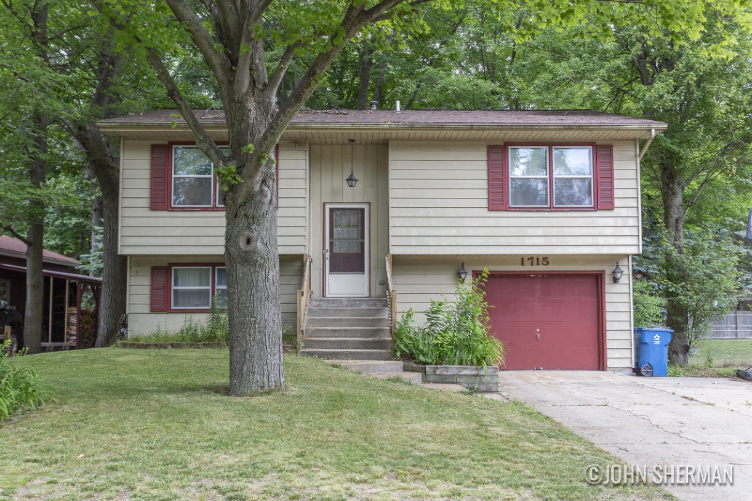 1715 Robbins Rd