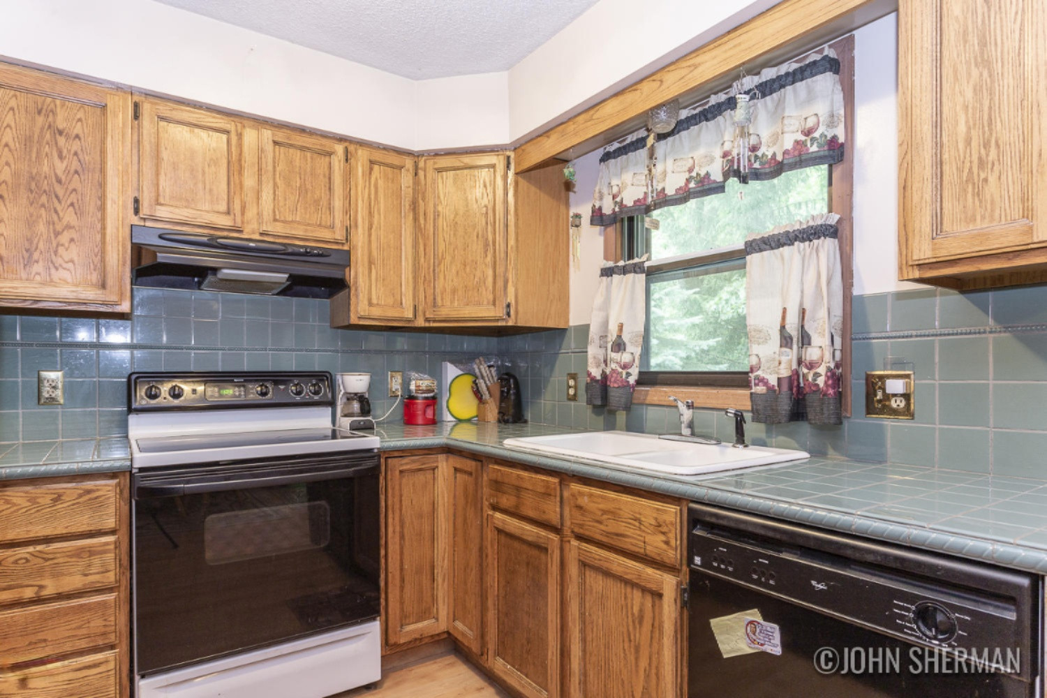 1715 Robbins Road Grand Haven, MI 49417 - Photo 30 of 60 1715 Robbins Rd_29