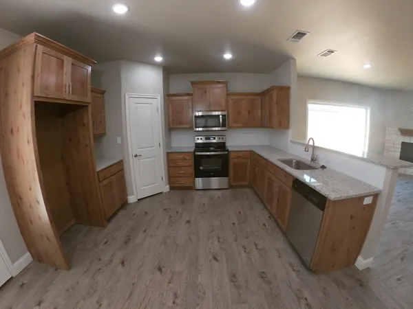 $2,100 | 2713 138th Street, Lubbock, TX 79423