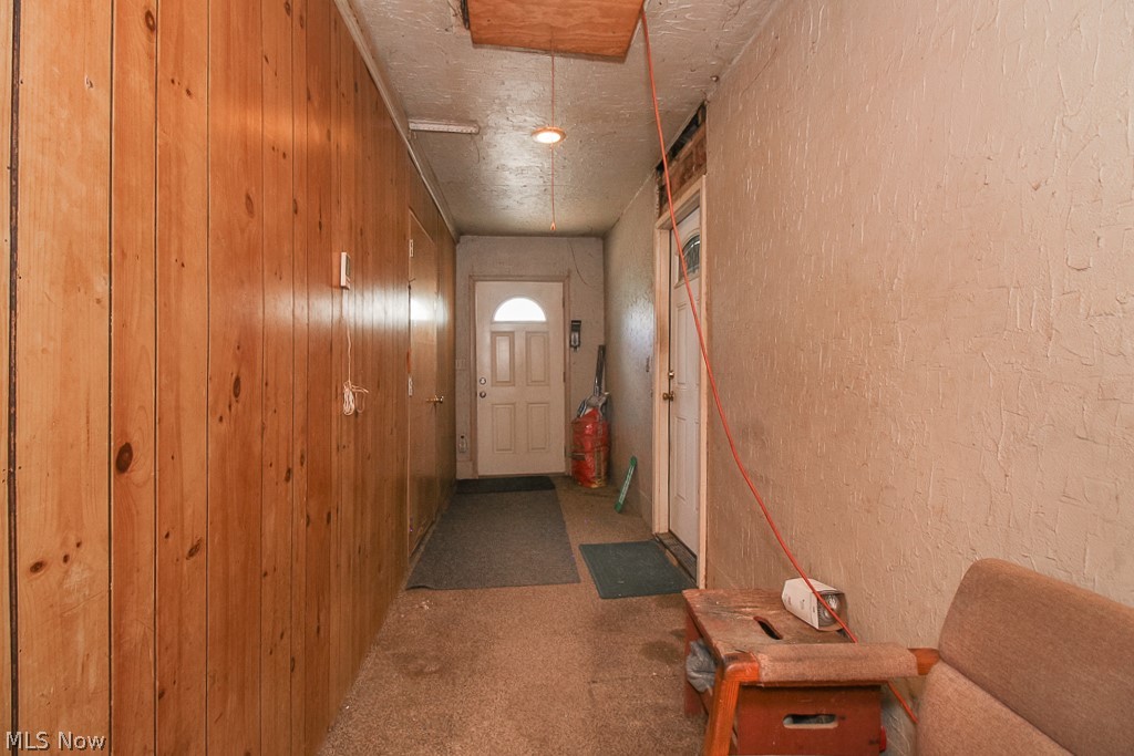 4302 Jaeger Road Lorain, OH 44053 - Photo 28 of 32 Breezeway Between House & Garage