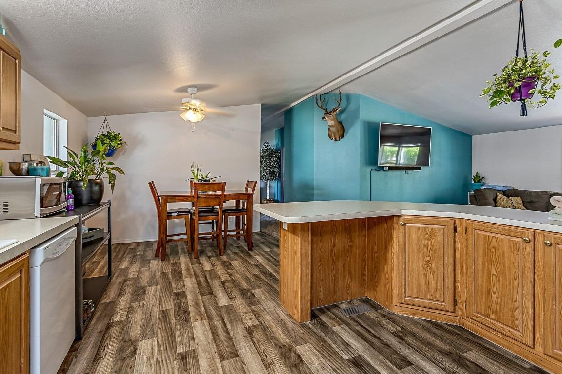 6424 Truax Road Central Point, OR 97502 - Photo 8 of 32 Notice the new laminate floors