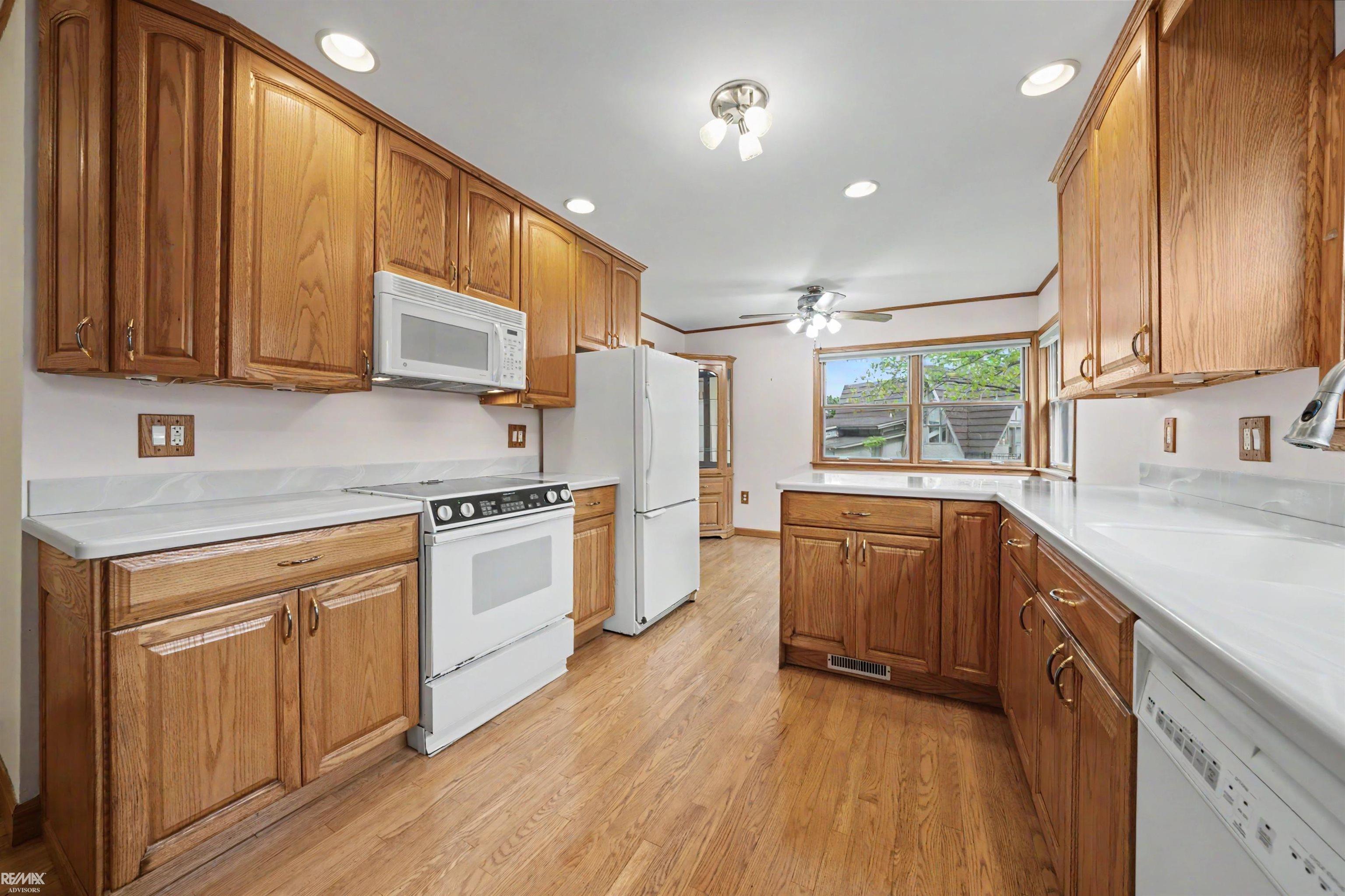 28900 South River Road Harrison Township, MI 48045 - Photo 61 of 81