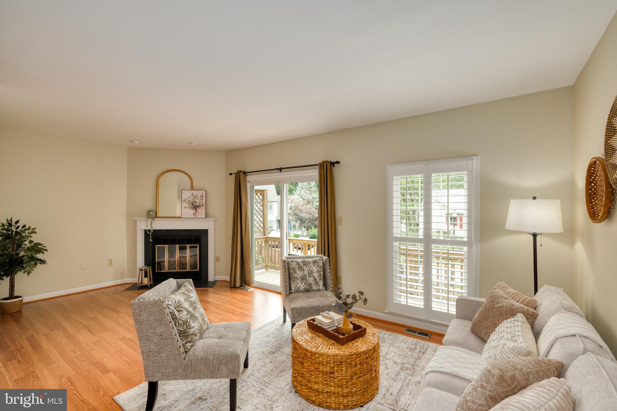8174 Cliffview Avenue Springfield, VA 22153 - Photo 17 of 55 LR has SGD to 2nd floor deck overlooking rear yard