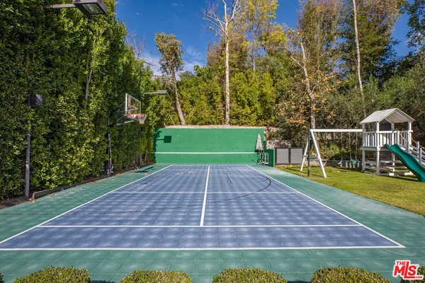 a view of a basketball court