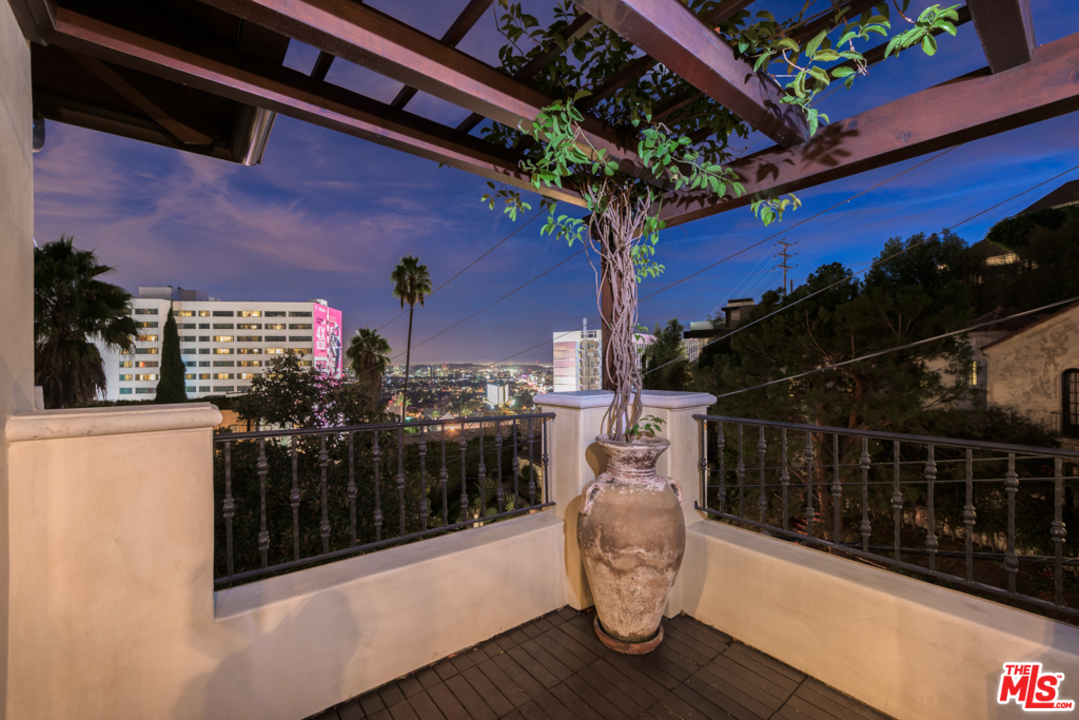 1426 Queens Road Los Angeles, CA 90069 - Photo 22 of 39 Gallery Image 22