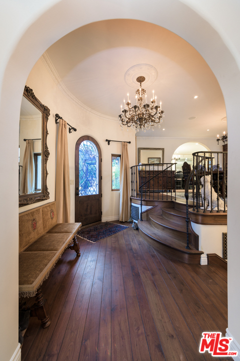 1426 Queens Road Los Angeles, CA 90069 - Photo 4 of 39 Gallery Image 4