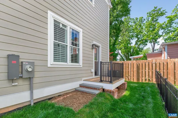 $3,375 | 1003 King Street, Charlottesville, VA 22903