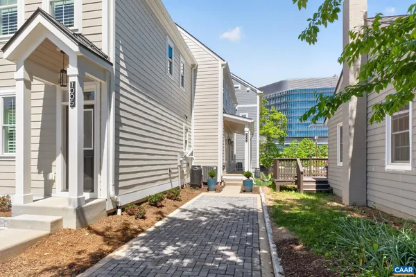 $3,375 | 1003 King Street, Charlottesville, VA 22903