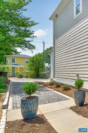 $3,375 | 1003 King Street, Charlottesville, VA 22903
