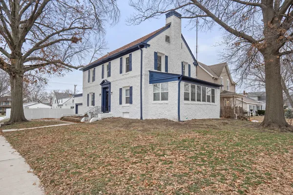 $233,000 | 412 West 9th Street, Sterling, IL 61081