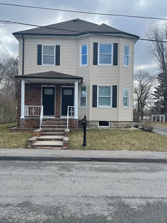 $2,700 | 63-65 Vaillancourt Street, Unit 2, Taunton, MA 02780