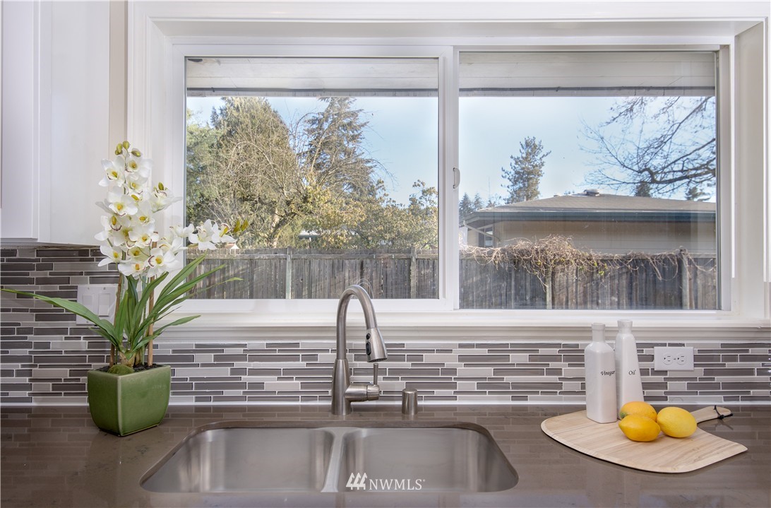 13020 Southeast 151st Street Renton, WA 98058 - Photo 9 of 25 Gallery Image 9