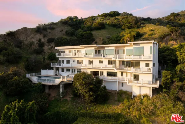 $4,200,000 | 2000 Wattles Drive, Los Angeles, CA 90046