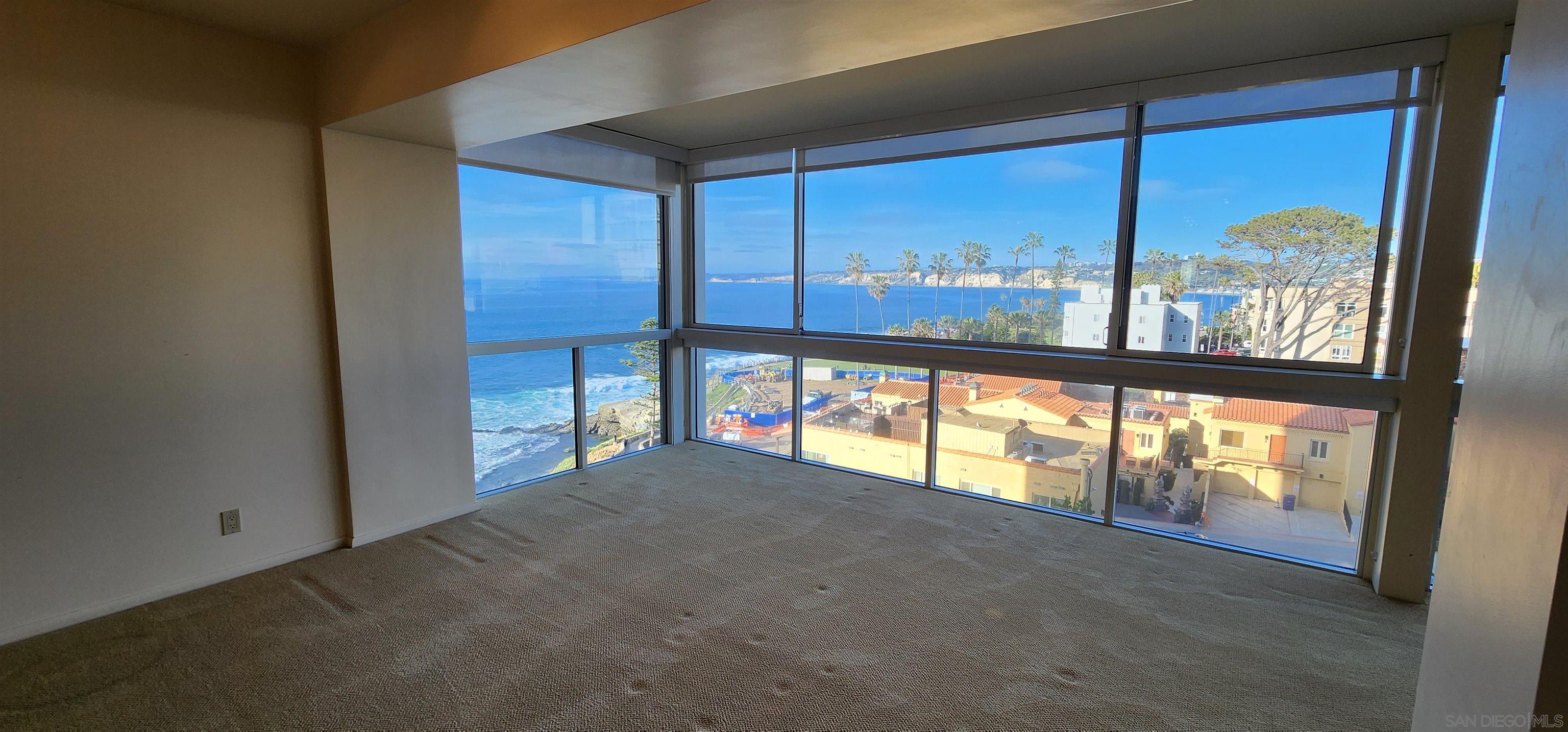 939 Coast Boulevard, Unit 9F La Jolla, CA 92037 - Photo 6 of 25 a view of an empty room and window