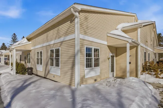 $329,900 | 95 Court Street, Unit 1, Exeter, NH 03833