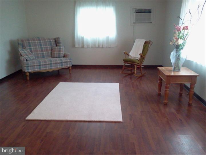 29 Woodview Road Malvern, PA 19355 - Photo 7 of 15 Living Room