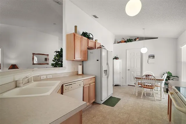 $329,900 | Undisclosed Address, Eustis, FL 32726