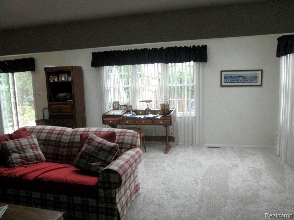 6984 Longwood Road Canton, MI 48187 - Photo 4 of 15 Family Room 2