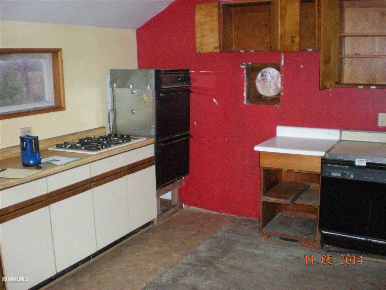 12815 Blue Goose Road Morrison, IL 61270 - Photo 14 of 20 a kitchen with cabinets and appliances