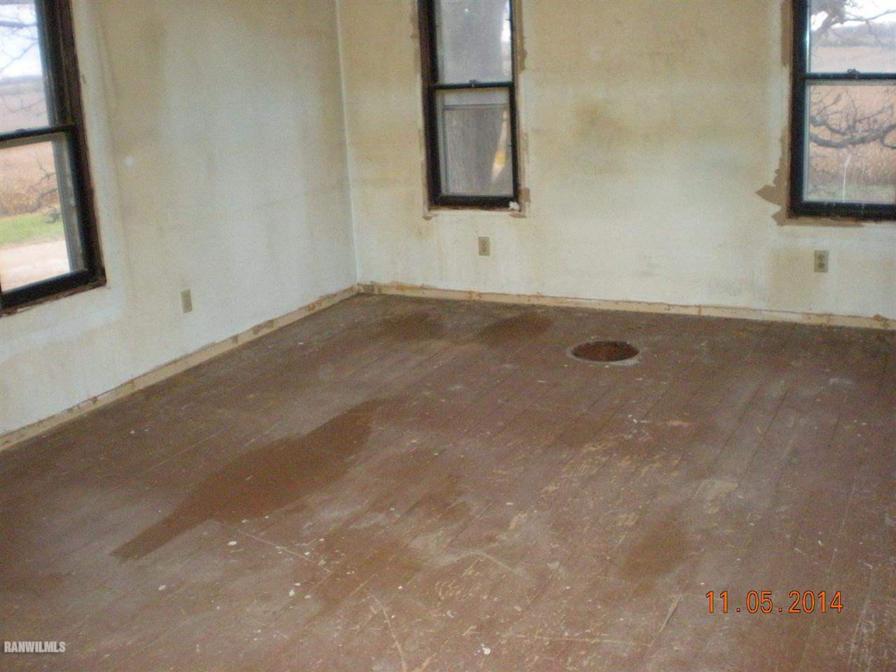 12815 Blue Goose Road Morrison, IL 61270 - Photo 19 of 20 a view of a room with wooden floor and a window