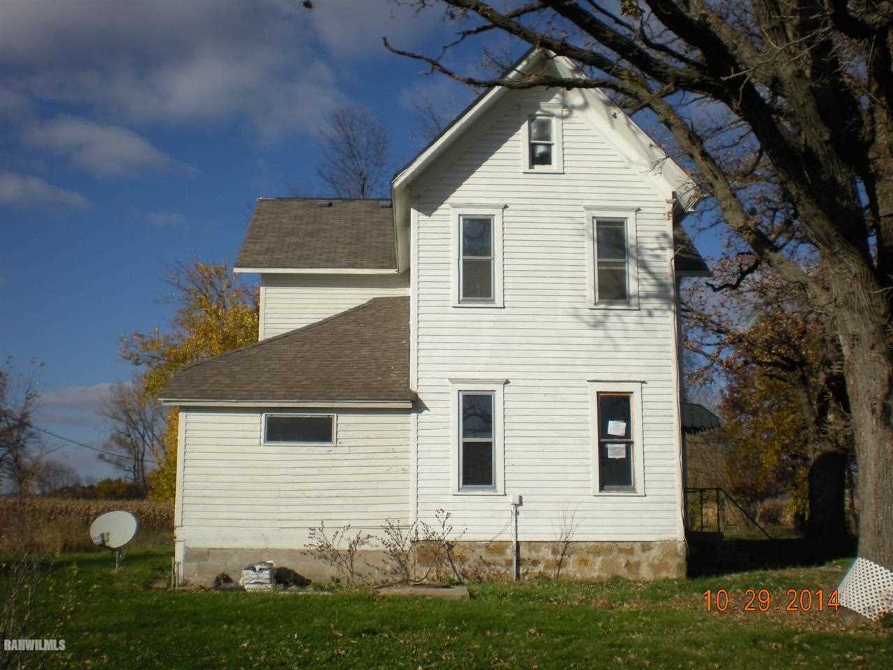 12815 Blue Goose Road Morrison, IL 61270 - Photo 2 of 20 a front view of a house with a yard
