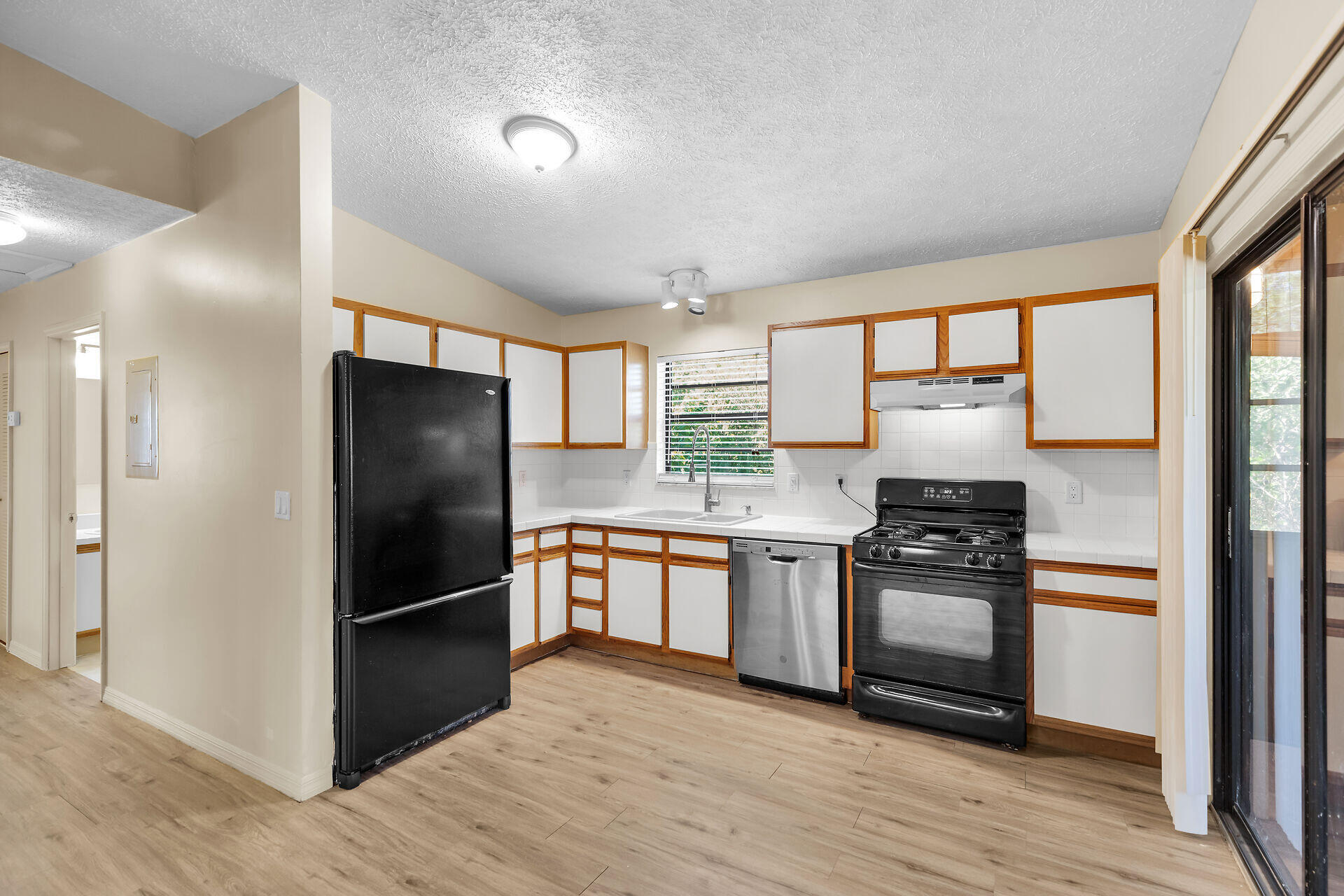 370 Cocoanut Avenue Marathon, FL 33050 - Photo 24 of 49 Kitchen Area