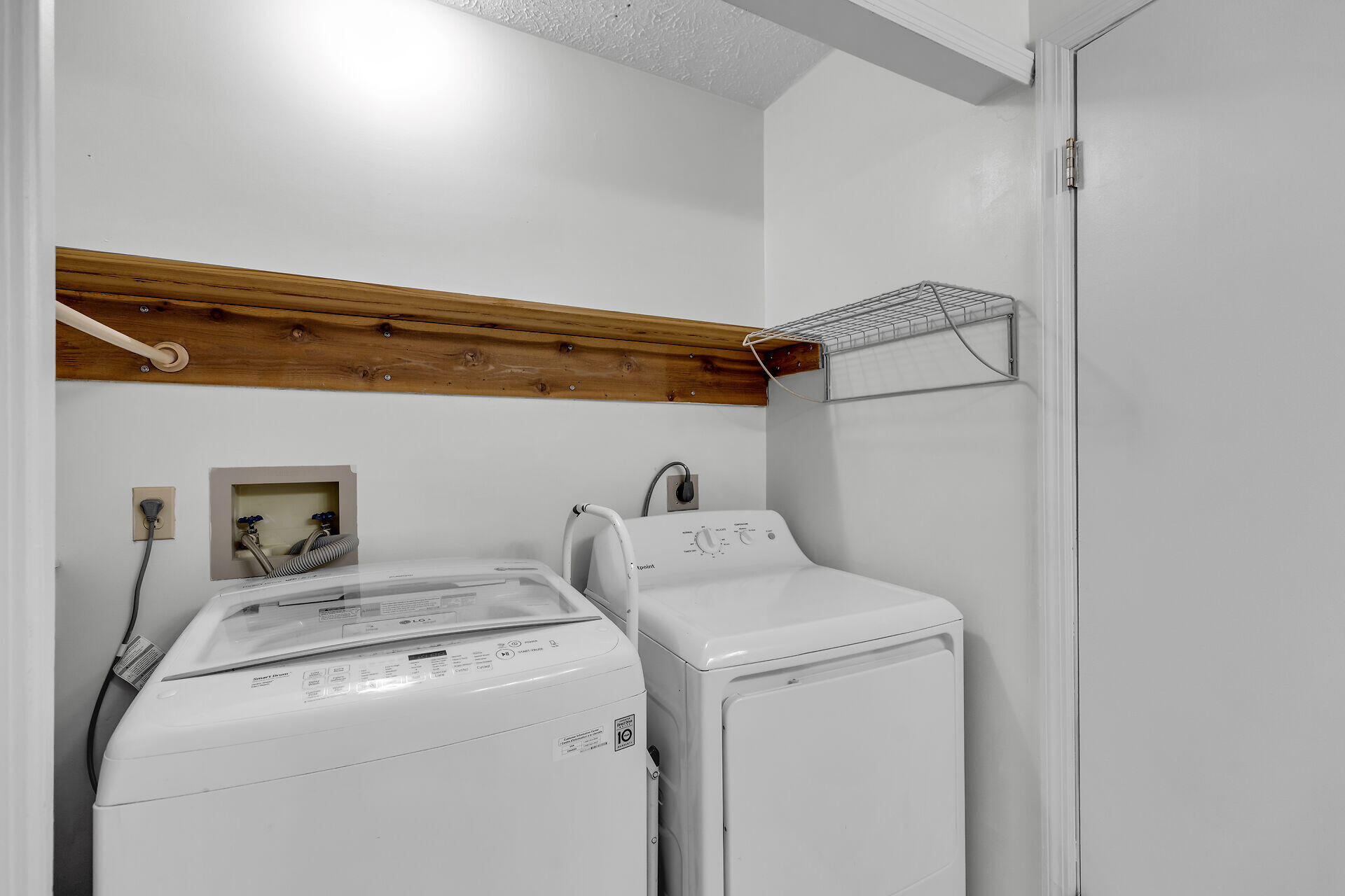 370 Cocoanut Avenue Marathon, FL 33050 - Photo 33 of 49 Washer & Dryer Area