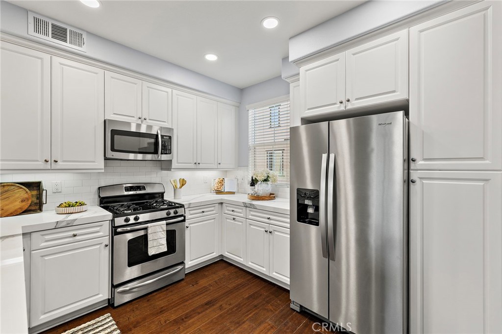 23 Aliso Ridge Loop Mission Viejo, CA 92691 - Photo 34 of 65 Gorgeous remodeled Kitchen
