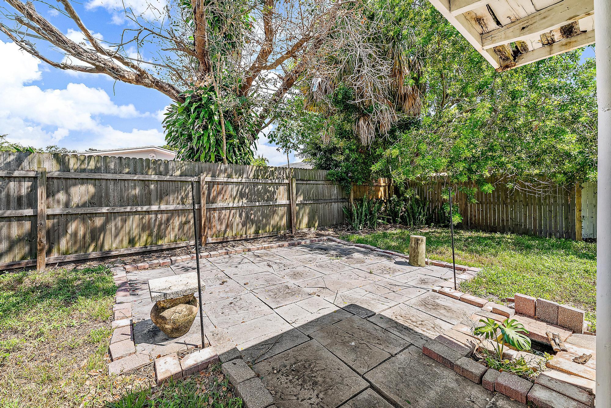 375 Gregory Road West Palm Beach, FL 33405 - Photo 16 of 22 375 Gregory Rd-14