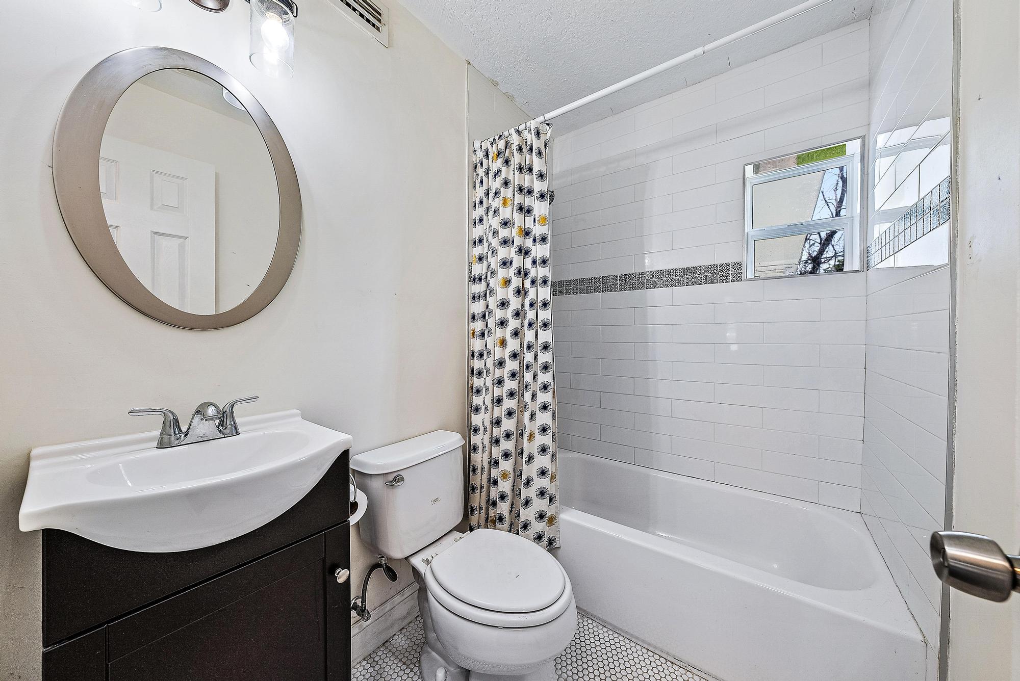 375 Gregory Road West Palm Beach, FL 33405 - Photo 9 of 22 375 Gregory Rd-7