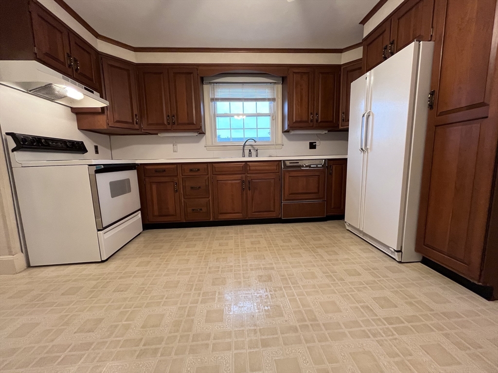 78 Milton Street Springfield, MA 01151 - Photo 13 of 38