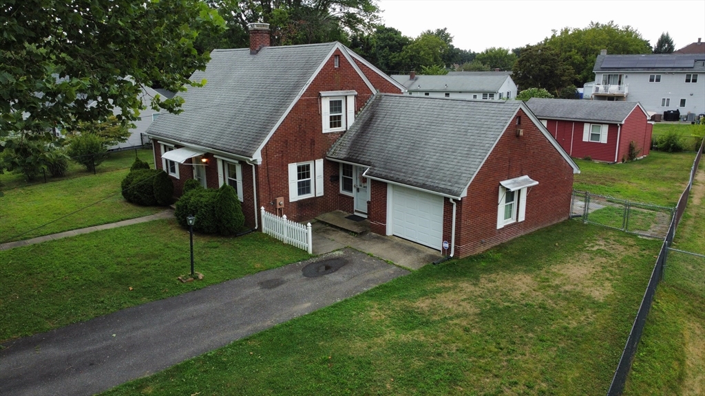 78 Milton Street Springfield, MA 01151 - Photo 5 of 38