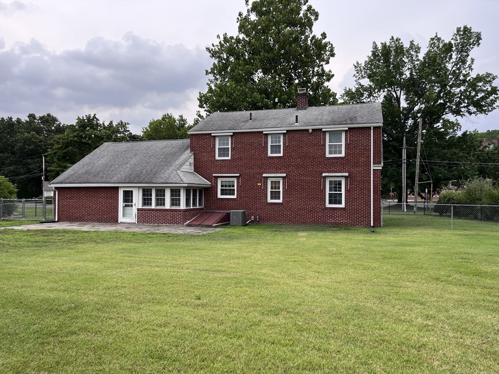 78 Milton Street Springfield, MA 01151 - Photo 6 of 38