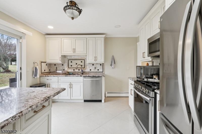 822 Pompton Avenue Cedar Grove, NJ 07009 - Photo 12 of 50