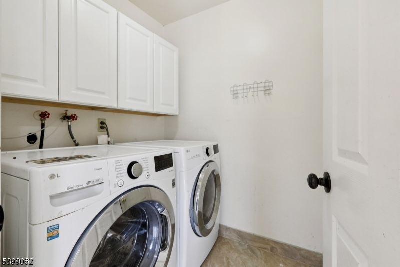 822 Pompton Avenue Cedar Grove, NJ 07009 - Photo 13 of 50