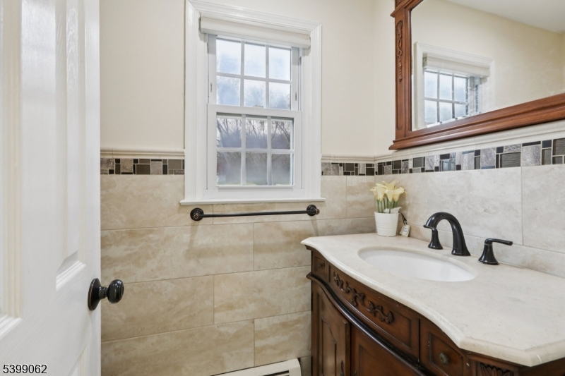 822 Pompton Avenue Cedar Grove, NJ 07009 - Photo 14 of 50