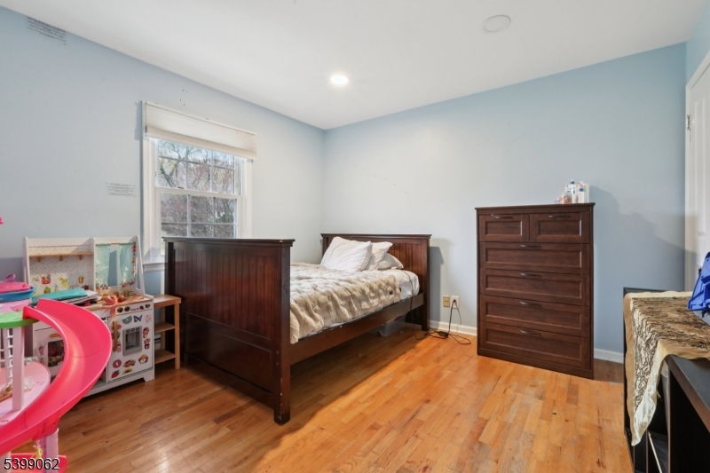 822 Pompton Avenue Cedar Grove, NJ 07009 - Photo 16 of 50