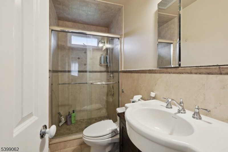 822 Pompton Avenue Cedar Grove, NJ 07009 - Photo 20 of 50