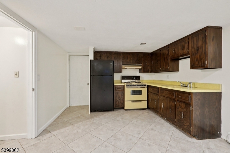 822 Pompton Avenue Cedar Grove, NJ 07009 - Photo 23 of 50